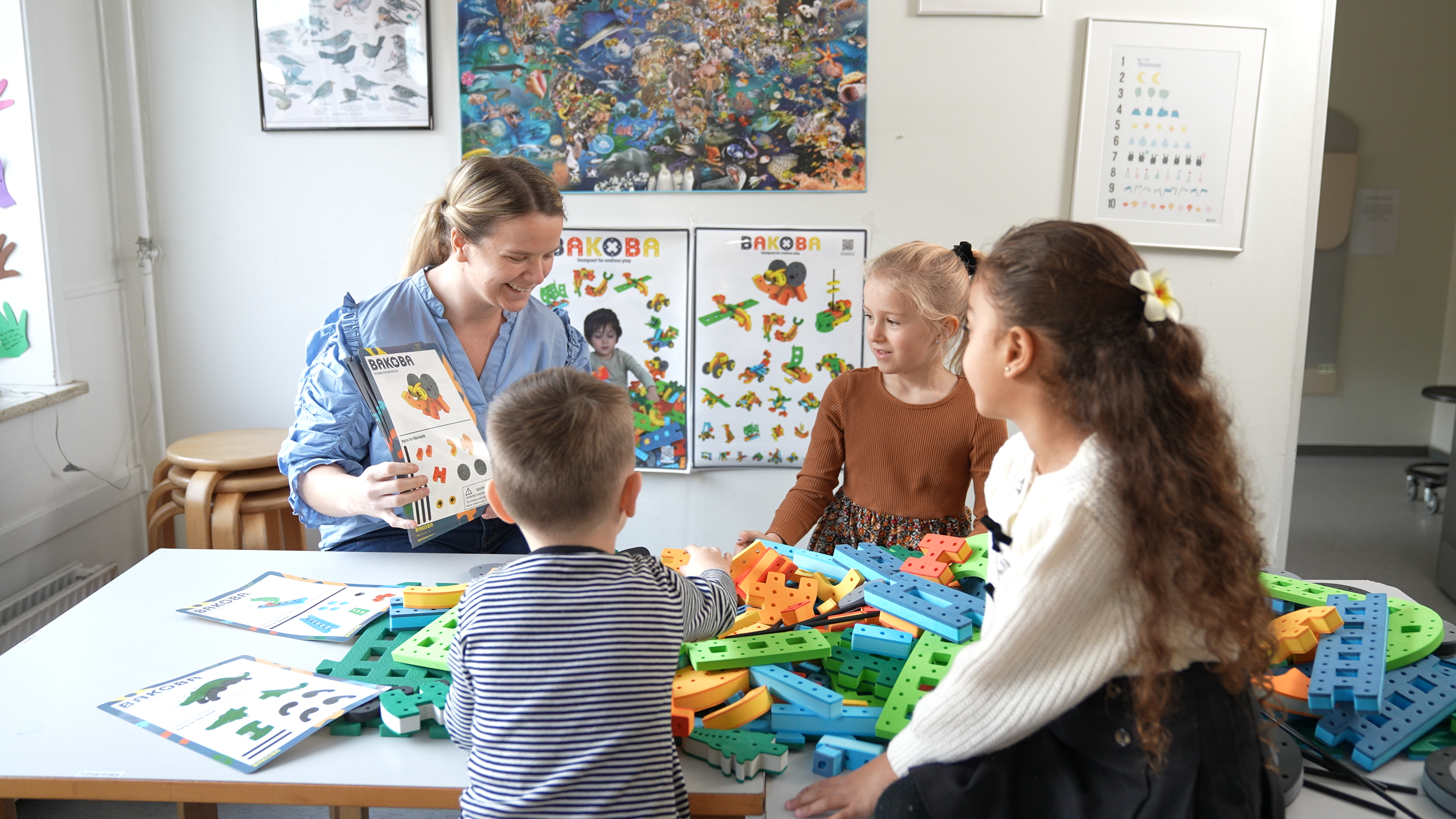 Children quietly building with BAKOBA in a calm classroom setting.
